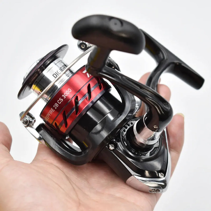 Molinete Daiwa SWEEPFIRE CS 1500–5000 freio 8kg